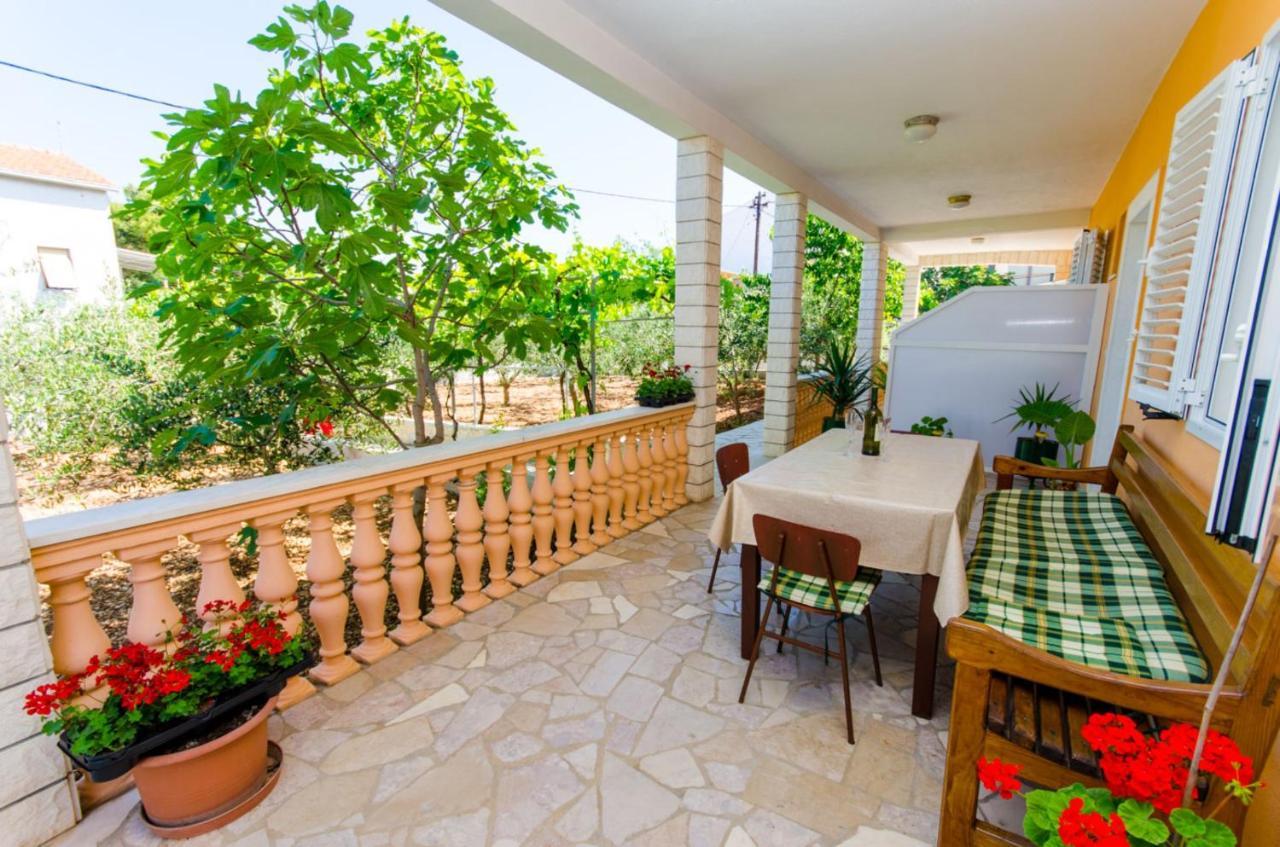 Apartments Ivana Trogir Exterior photo